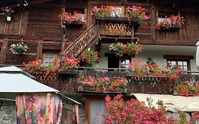 Auberge De Jeunesse Gite La Montagne À